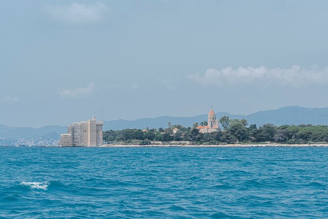 Private cruise to Cap d'Antibes and the Lérins Islands by sailboat - A day shaped by weather