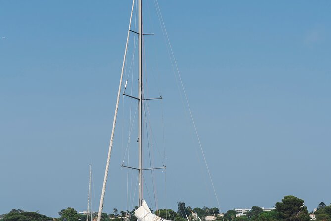 Private cruise to Cap d'Antibes and the Lérins Islands by sailboat - Leaving Port Vauban in Antibes