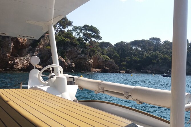 Private ride with sea bath in Solar Catamaran - Why the private format matters