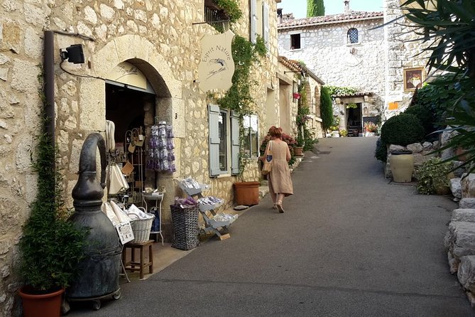 Private tour by private car: Grasse, Cannes, Antibes - Philippe, the car, and what to confirm