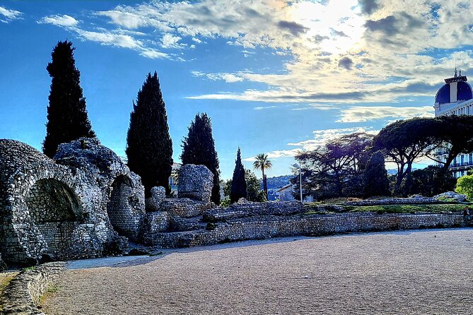 Private tour of Nice with tasting of traditional dishes - Learn pétanque instead of only watching the ruins