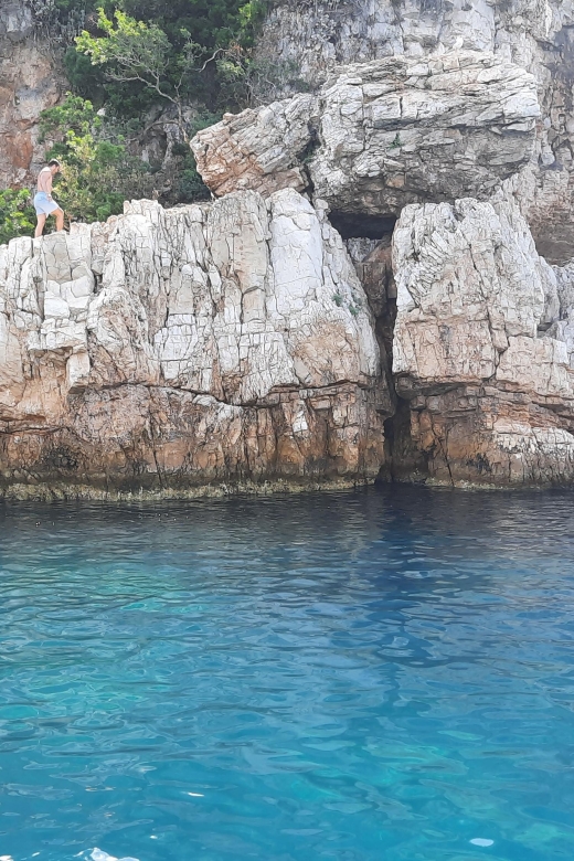 Private tour on a sailboat - Swim and paddle - Antibes Cape - Choosing between Billionaires Bay and La Garoupe
