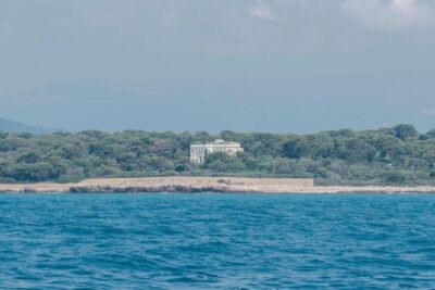 Private tour on a sailboat – Swim and paddle – Antibes Cape
