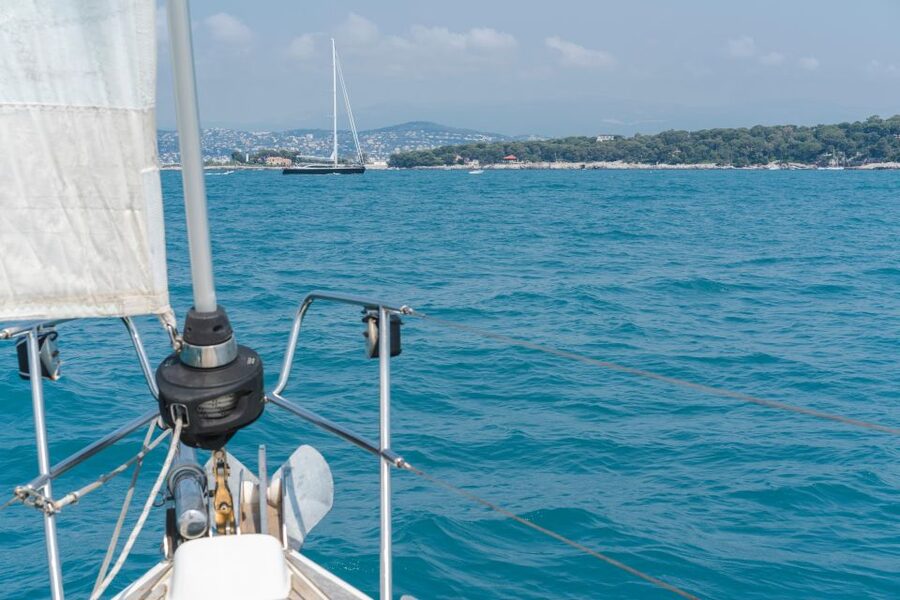 Private tour on a sailboat - Swim and paddle - Antibes Cape - The boat, equipment, and onboard aperitif