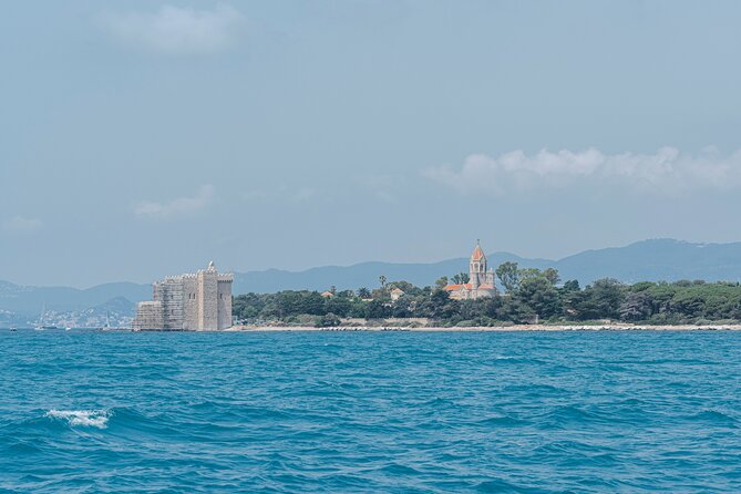 Private tour on a sailboat with apéritif at sunset on Antibes - How Nicolas and Flo host the boat