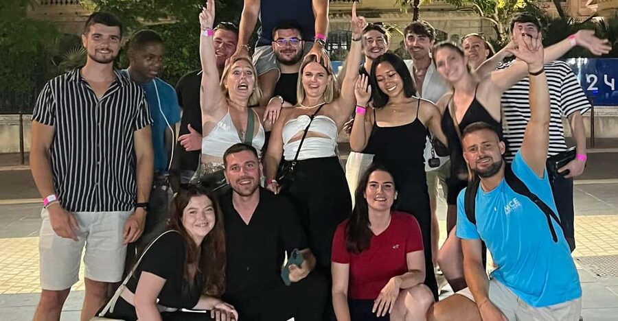 Pub Crawl Nice: Free Shots,Best Bar, Secret Surprise with us - Key points to know before booking