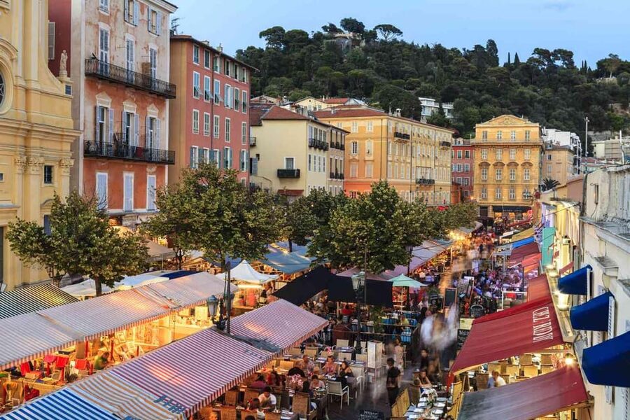 Secret Food Tour: Nice - Oysters and Provençal tastings broaden the menu