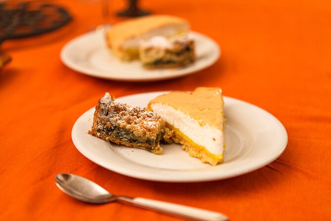 share a traditional meal with licauw - What happens when you arrive at 12:30 p.m.