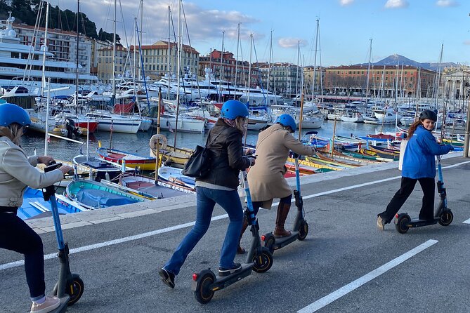 The essentials of Nice by electric scooter 1H30 - Photo time at the Bay of Angels