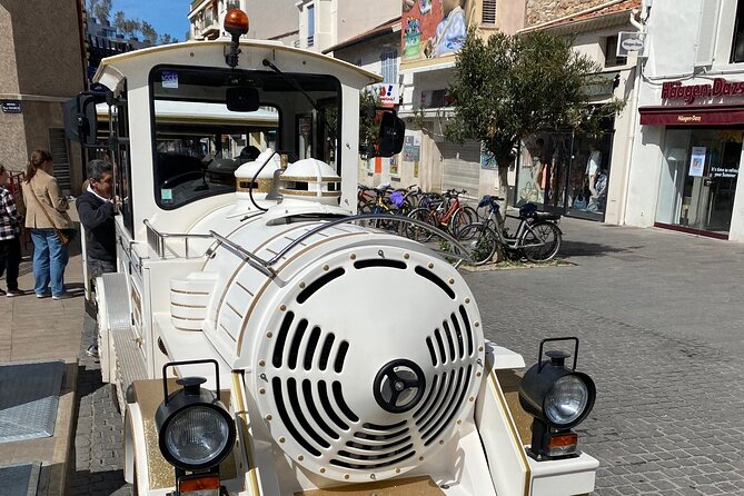 The Little Train of Antibes Juan-les-Pins - The change of mood in Juan-les-Pins