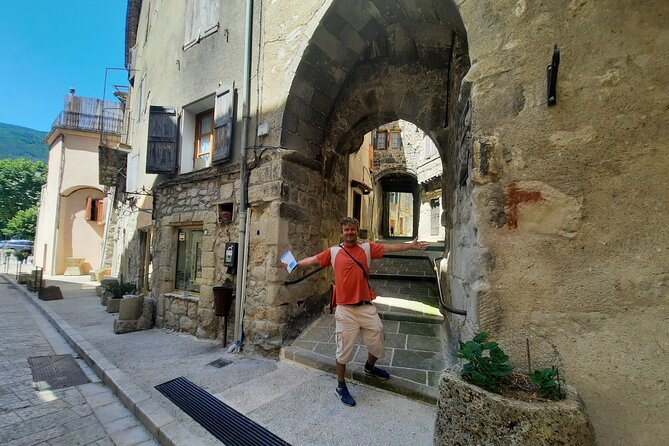 Tour with the Mountain Train, Trek to Mystic Forest and Castle - What the guide adds to the day