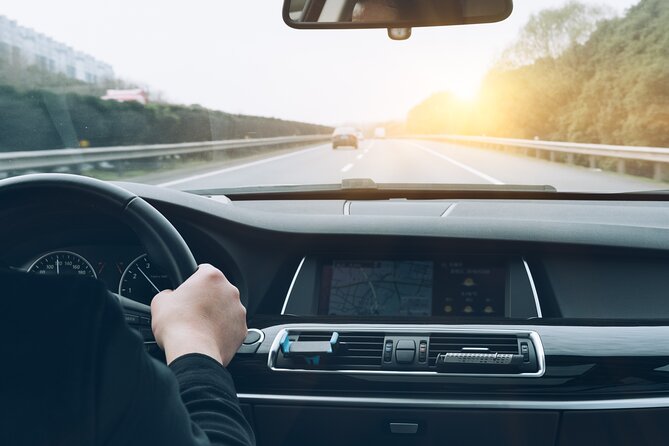 Transfer: Nice City Center to Côte d'Azur Airport(NCE) - Fixed pricing versus a taxi