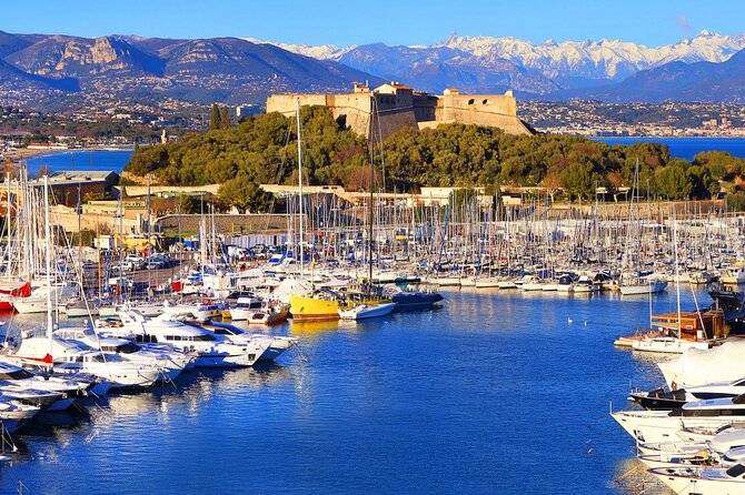 Visit of Antibes Juan-Les-Pins by convertible bus - A practical way to see spread-out Antibes