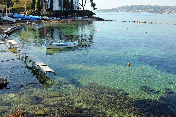 Visit of Antibes Juan-Les-Pins by convertible bus - Stop 1: Garoupe chapel and lighthouse