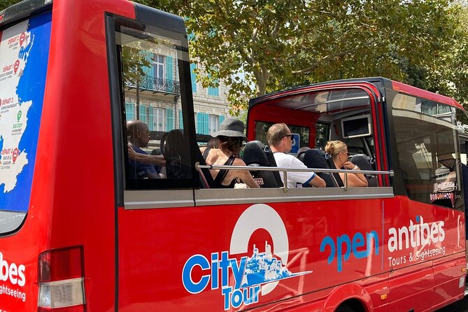 Visit of Antibes Juan-Les-Pins by convertible bus - Stop 4: Garoupe Bay and the Tire-Poil trail