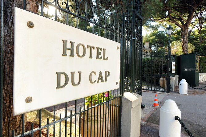 Visit of Antibes Juan-Les-Pins by convertible bus - Audio commentary and the human touch