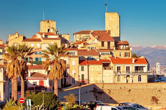 Visit of Antibes Juan-Les-Pins by convertible bus - How to plan the three to four hours