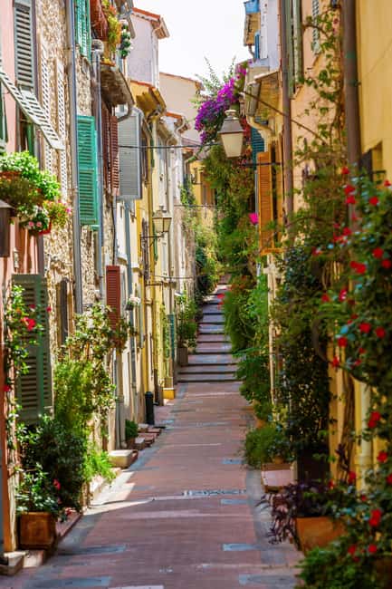 Visit Saint Paul de Vence, Antibes, and Cannes: 7-Hour Tour - Antibes: market lanes, ramparts, and Picasso