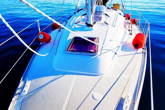 Yacht Me Up – Private All-Inclusive Cannes Sailing Fever - Sailing toward the Lérins Islands